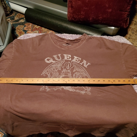 American Eagle Queen Brown Graphic Band T-Shirt - Picture 9 of 12